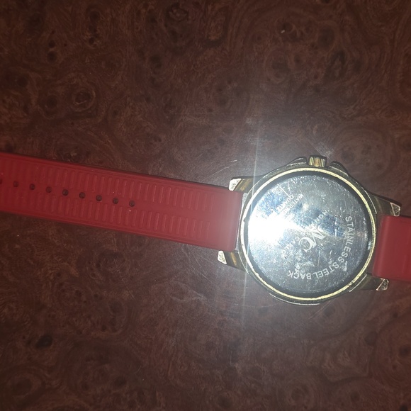 Red soft band Montres carlo watch - Picture 2 of 3
